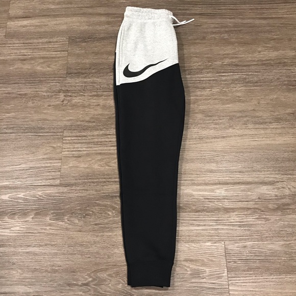 Nike Joggers - Picture 2 of 4